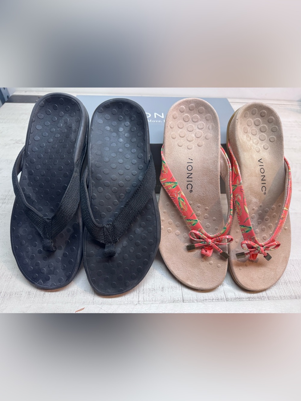 Vionic Women's Flip Flop Duo - Black and Coral Pattern